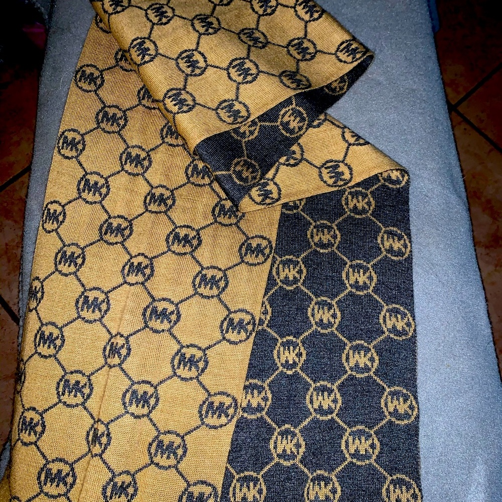 MK Scarf